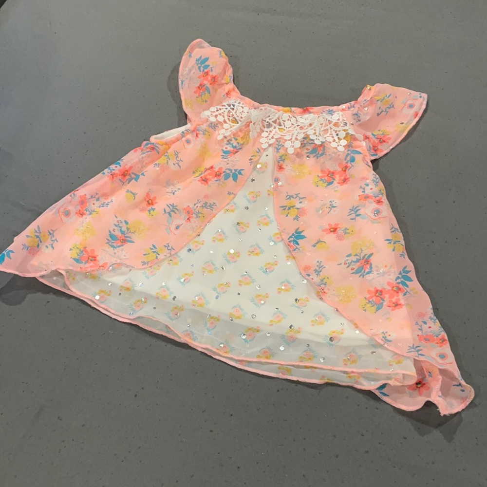 extremely girly girl floral top